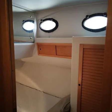 Bateau Confort Au Port De Πλωτό κατάλυμα